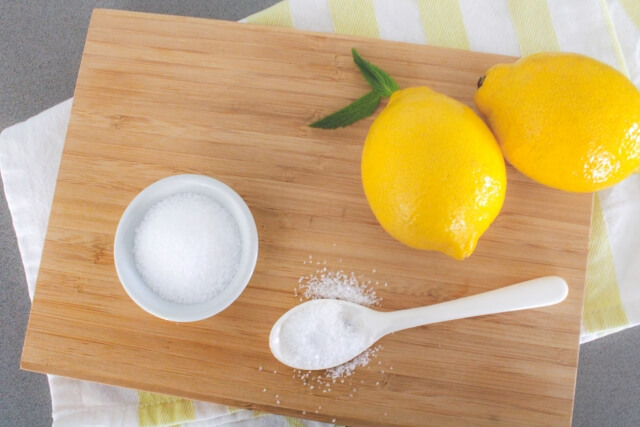 疲労回復にはレモンや酢のクエン酸で乳酸を分解させましょう